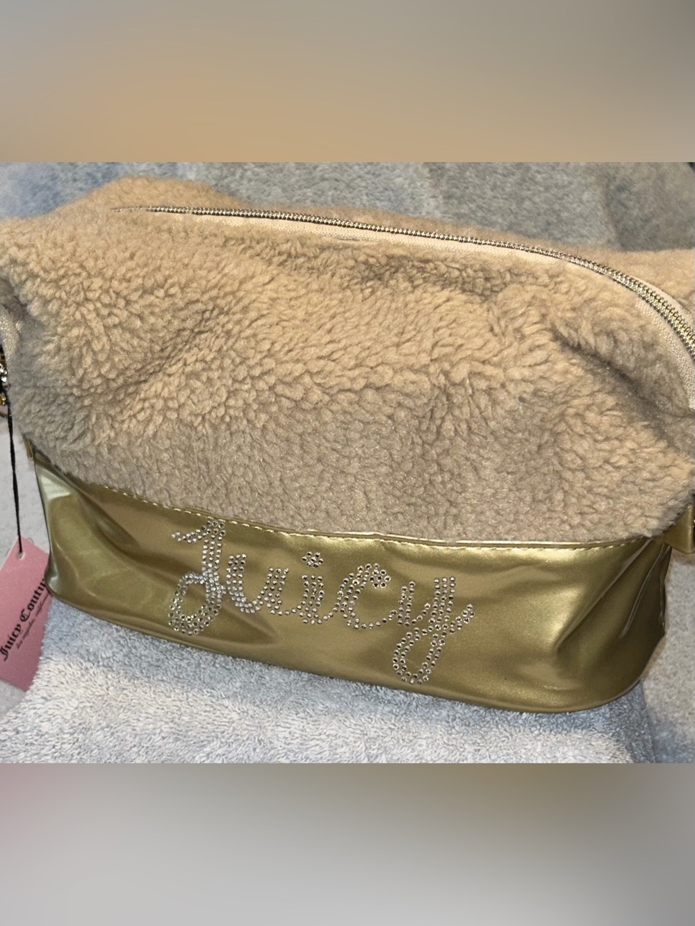JUICY COUTURE SHERPA-TOPPED BEIGE & GOLD MAKEUP BAG W/ BONUS TRAVEL BOTTLE/NWT